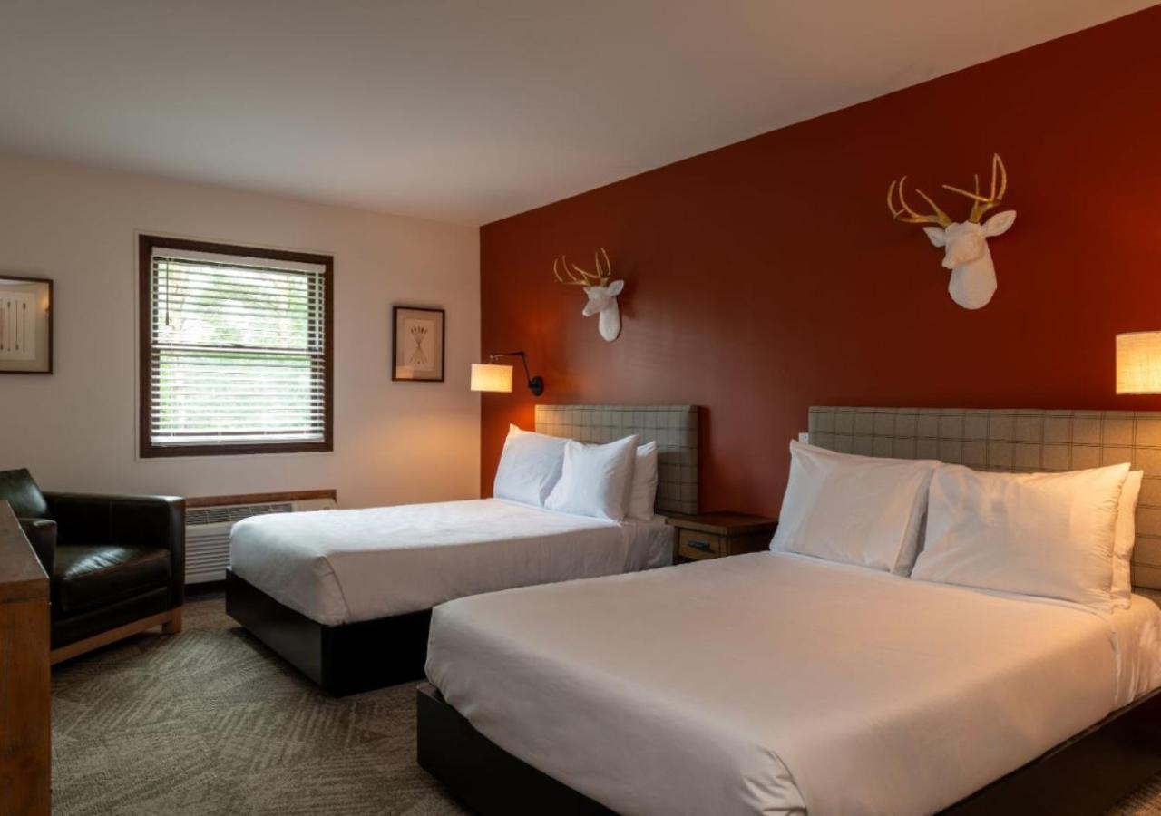 Lodge At Schroon Lake Exterior photo